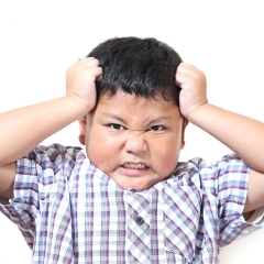 علل خودزنی کودکان و راه های مقابله با آن را بیاموزید