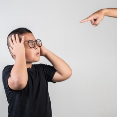 والدین عصبی و آثار مخرب آن در تربیت کودک