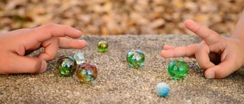 خطرناک‌ترین اسباب‌بازی‌هایی که همه کودکان دارند! از این خطرات دورشان دارید.